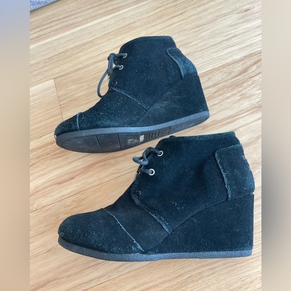 Toms Desert Wedges Black Suede Lace Up - Picture 6 of 7